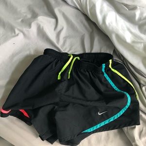 NIKE SHORTS